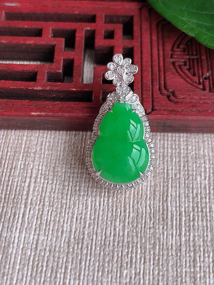 天然A货翡翠18K金伴阳绿葫芦吊坠尺寸27×13.4×9裸石15.4×11m量5.03g 0508