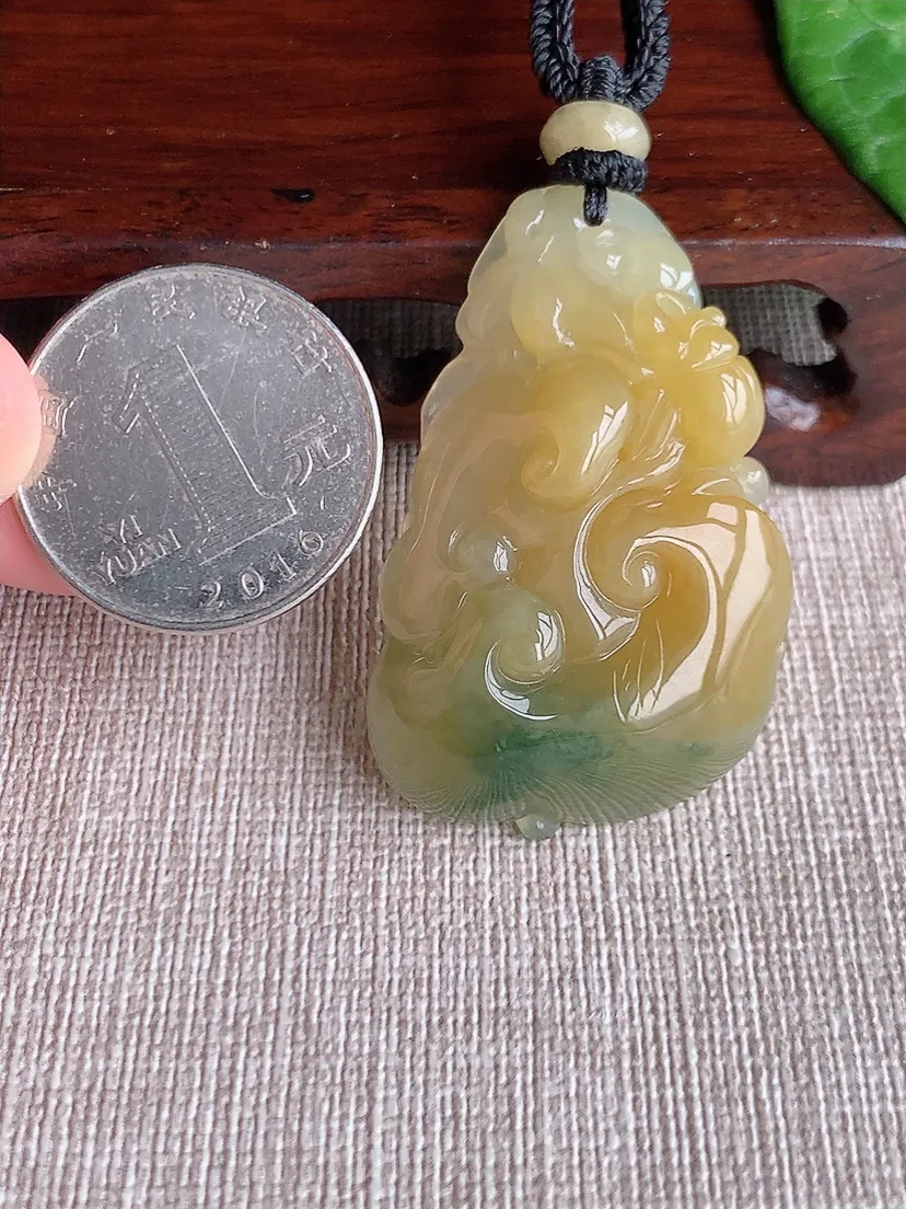 天然A货翡翠黄翡飘花如意吊坠尺寸43×27.4×9.8m量24.30g 0509