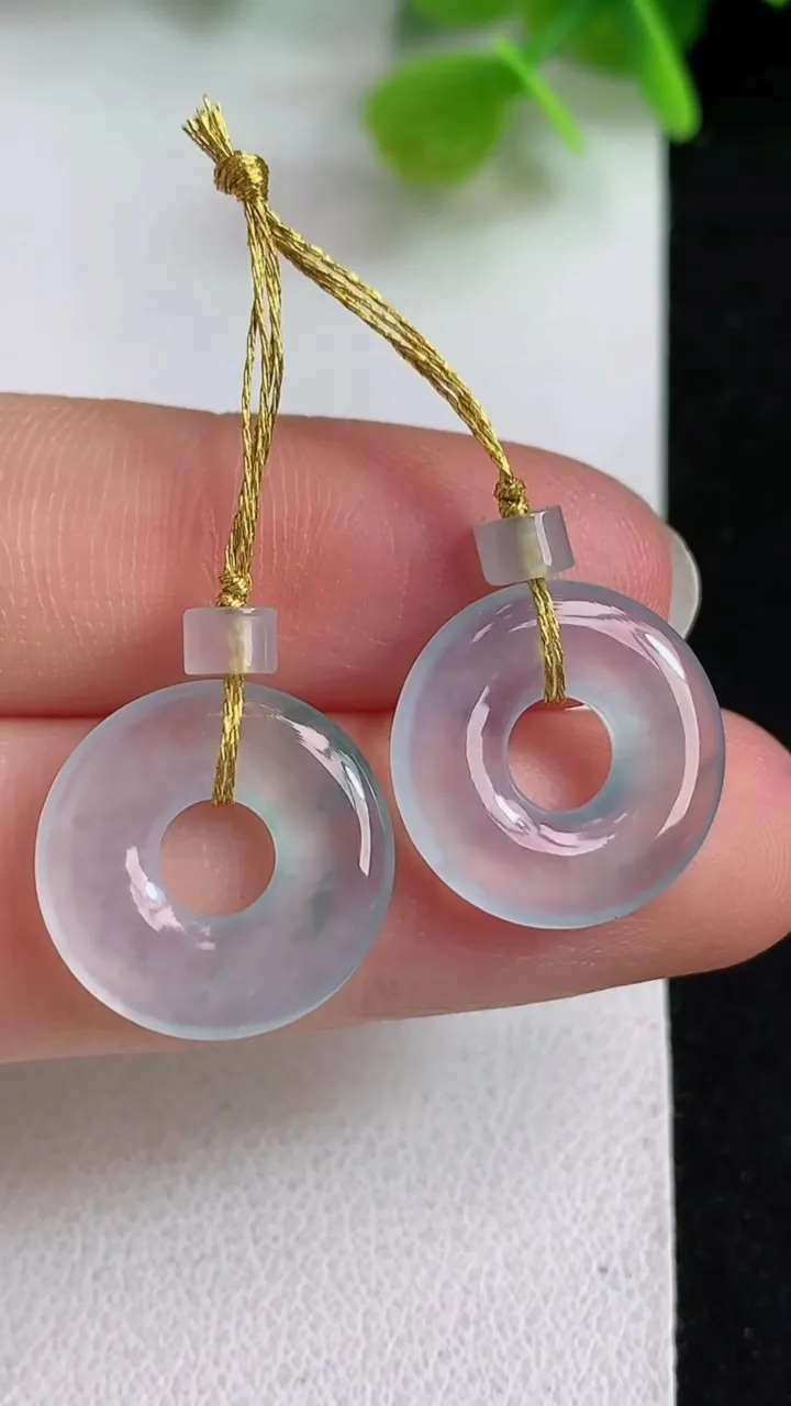 天然A货翡翠白冰平安环吊坠一对，尺寸16-2.6，重量:2.85g
5月10日