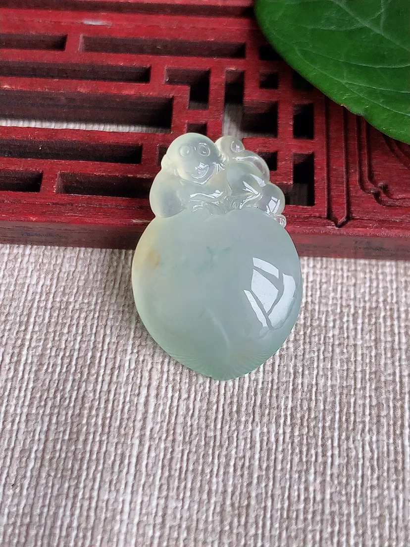 天然A货翡翠冰黄寿桃灵猴献件尺寸28×19×8m量6.33g 0509
