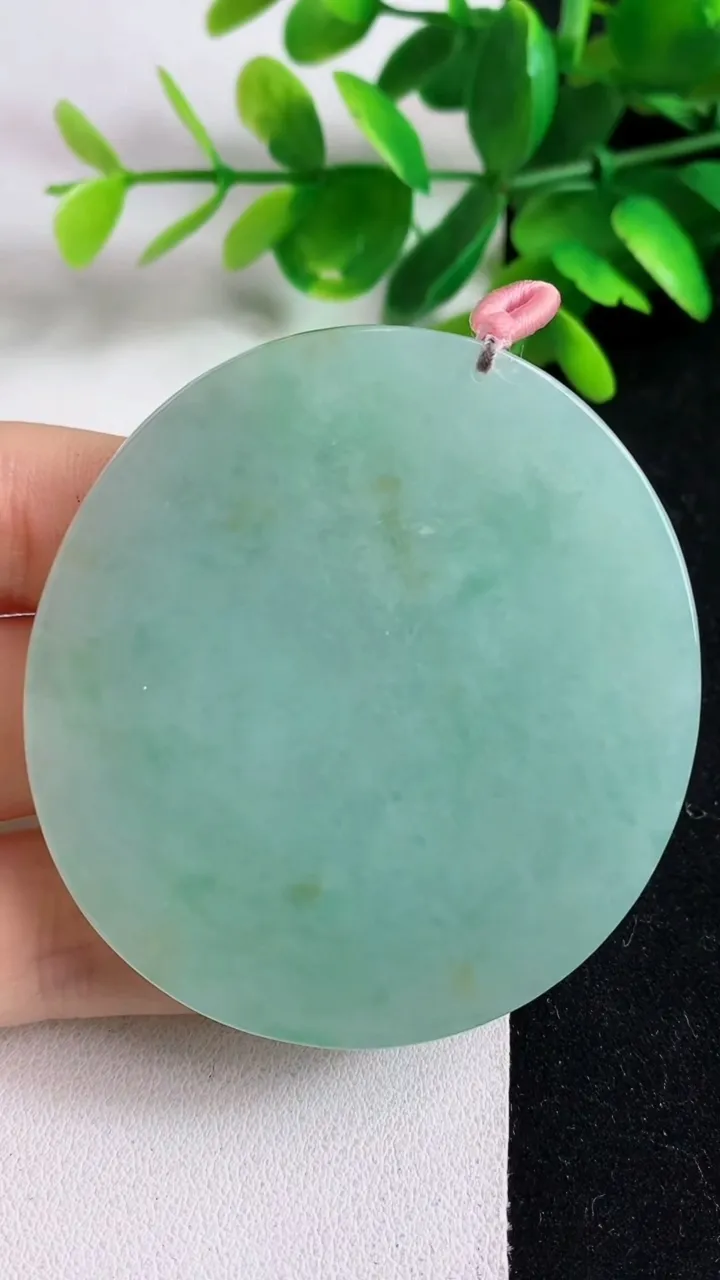 天然A货翡翠山水观音菩萨吊坠，尺寸57.7-54-7.8，重量:52.62g
5月10日