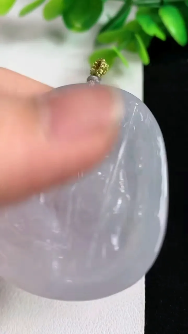 天然A货翡翠白冰文殊菩萨吊坠，尺寸52.4-44.5-5.8，重量:28.47g
5月10日