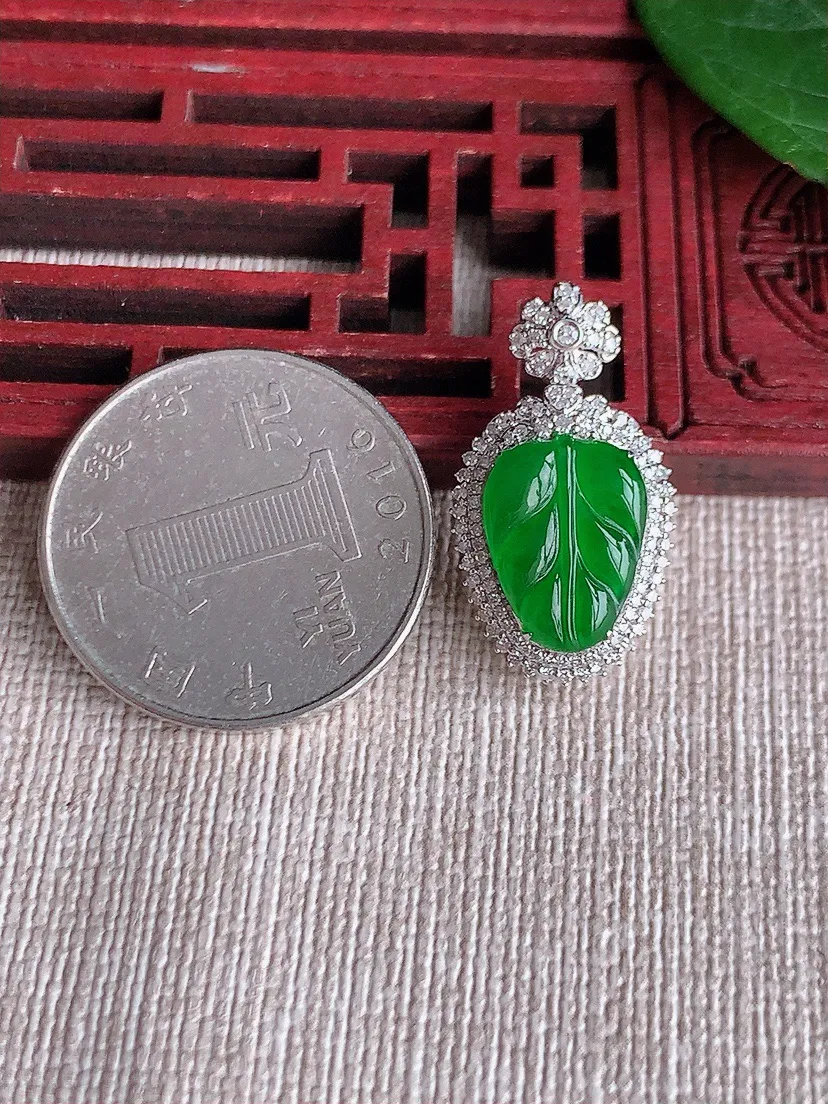 天然A货翡翠18K金伴满绿叶子金枝玉叶吊坠尺寸25.2×13.8×8.4裸石13×9.7m量3.20g 0508