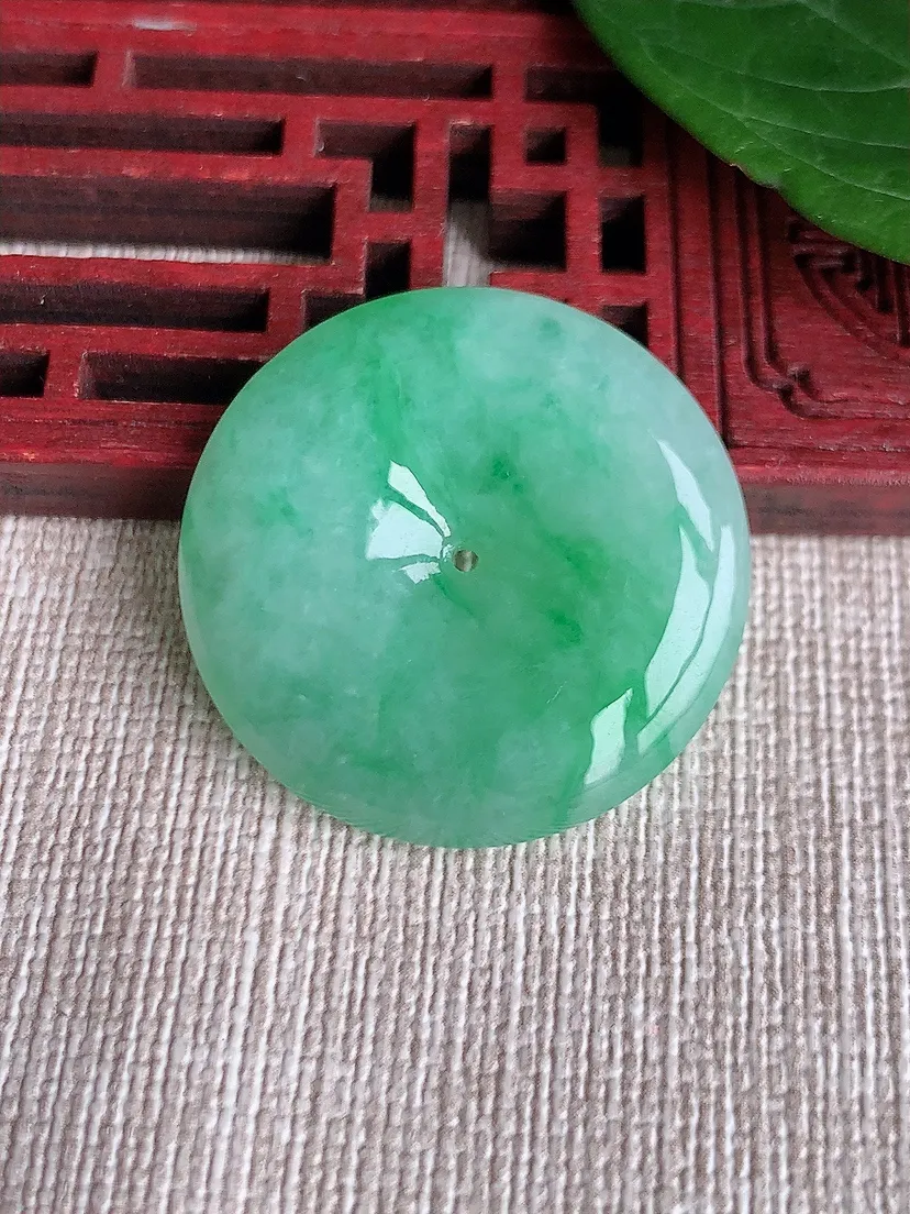 天然A货翡翠飘绿平安扣吊坠尺寸28.7×6m量10.13g 0509