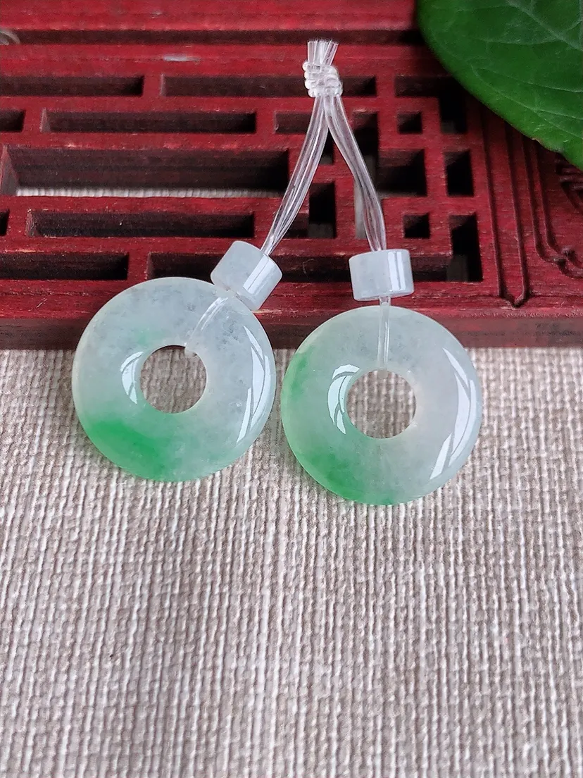 天然A货翡翠飘绿平安环吊坠一对尺寸17.7×3.5m量4.70g 0509