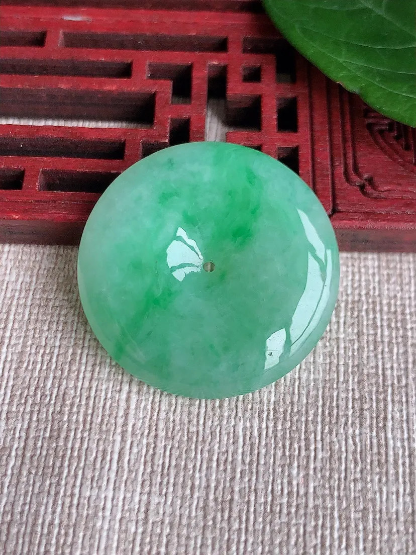 天然A货翡翠飘绿平安扣吊坠尺寸28.7×6m量10.13g 0509
