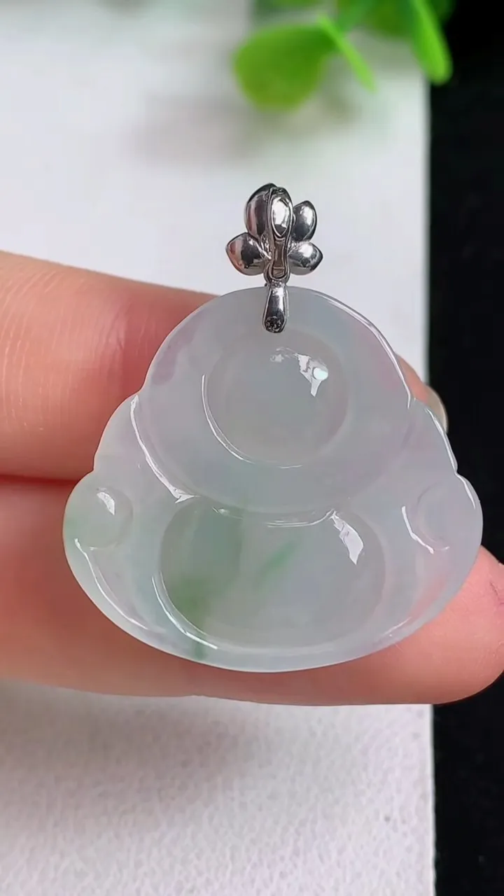 天然A货翡翠飘花佛公吊坠，尺寸25-28.2-5.6，重量:6.10g
5月10日