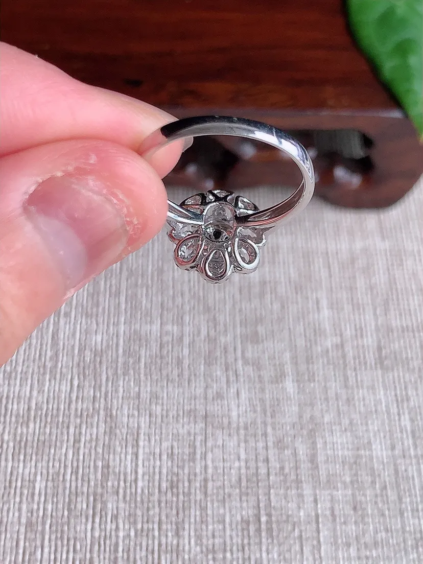 天然A货翡翠18K金伴钻镶嵌阳绿蛋面戒指 圈口17裸石尺寸6×5mm 重量2.82g 0508