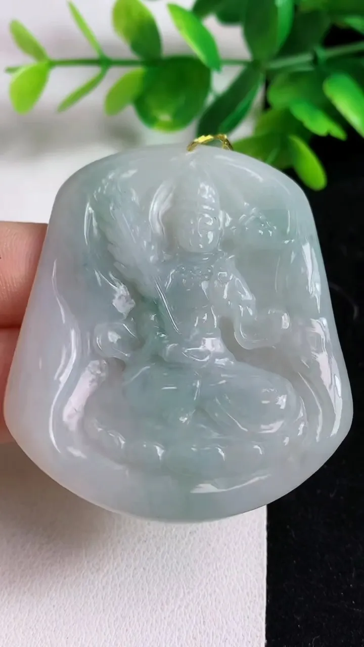 天然A货翡翠虚空藏观音菩萨吊坠，尺寸55-24.7-5.6，重量:27.16g
5月10日