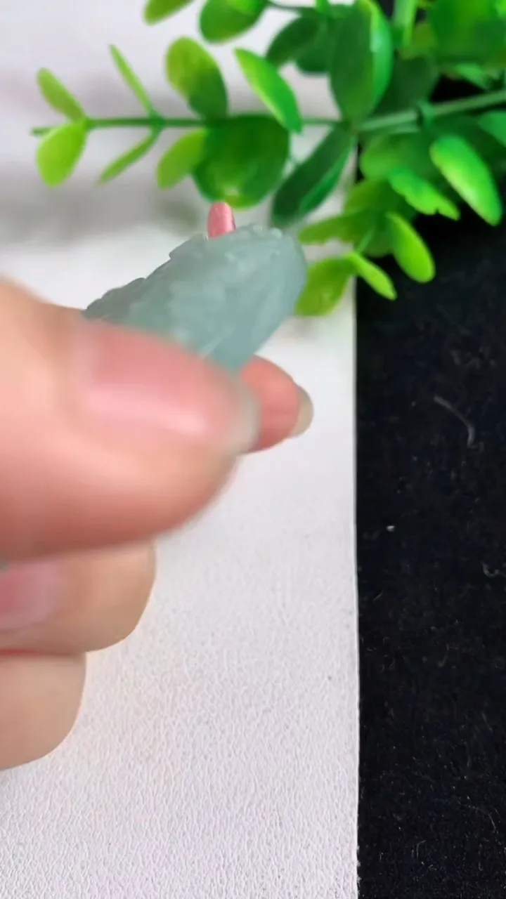 天然A货翡翠山水观音菩萨吊坠，尺寸57.7-54-7.8，重量:52.62g
5月10日