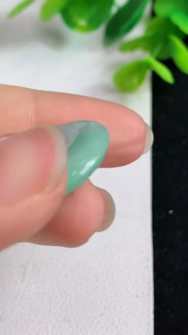 天然A货翡翠平安扣吊坠，尺寸23.2-5.2，重量:5.75g
5月10日