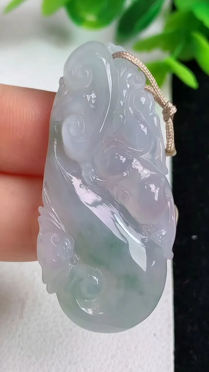 天然A货翡翠龙牌吊坠，尺寸46.6-22.5-5.7，重量:10.26g
5月10日