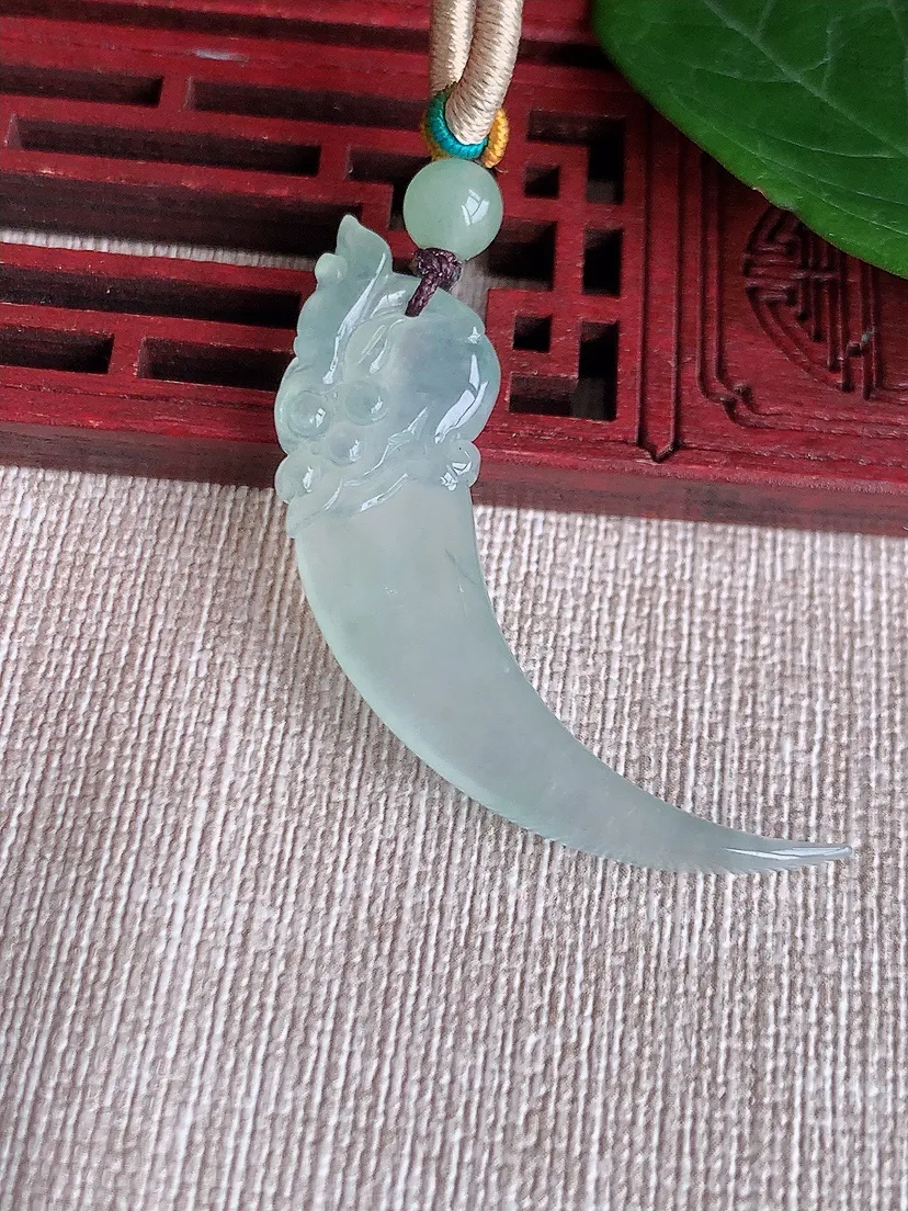 天然A货翡翠晴水龙牙吊坠尺寸49.4×13.2×5m量9.06g 0509