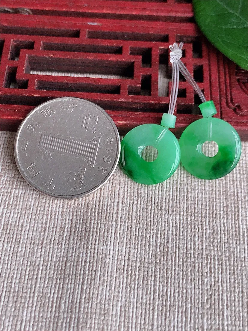 天然A货翡翠飘绿平安环吊坠一对尺寸14.4×5.2m量2.58g 0509