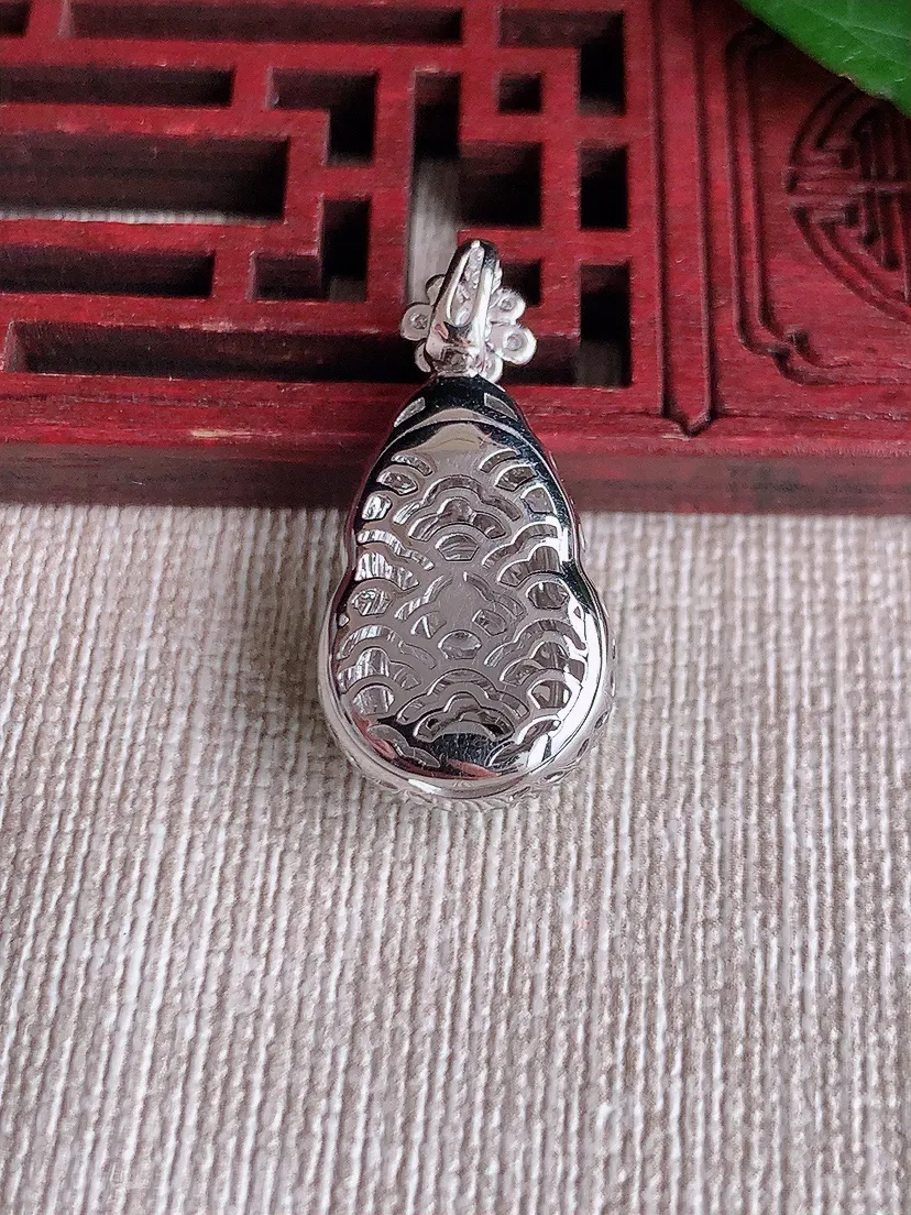 天然A货翡翠18K金伴阳绿葫芦吊坠尺寸27×13.4×9裸石15.4×11m量5.03g 0508