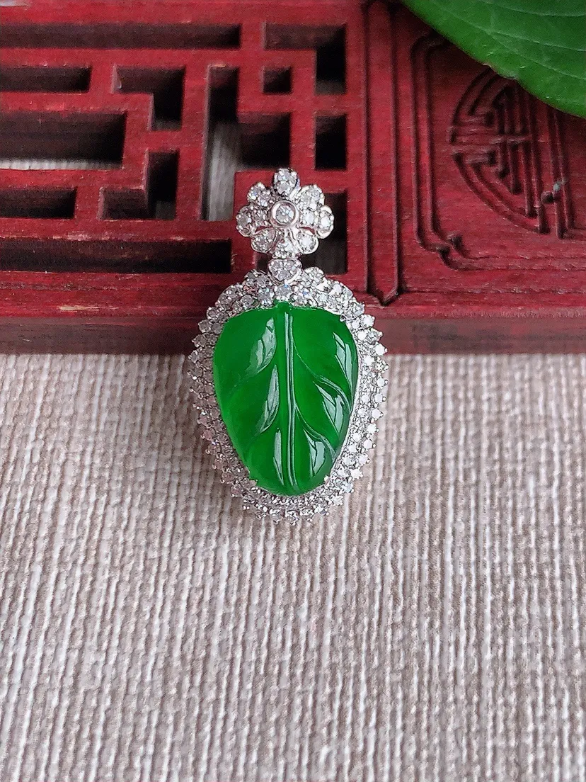 天然A货翡翠18K金伴满绿叶子金枝玉叶吊坠尺寸25.2×13.8×8.4裸石13×9.7m量3.20g 0508