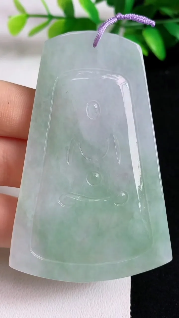天然A货翡翠文殊菩萨吊坠，尺寸72.7-45.6-5.3，重量:34.55g
5月10日