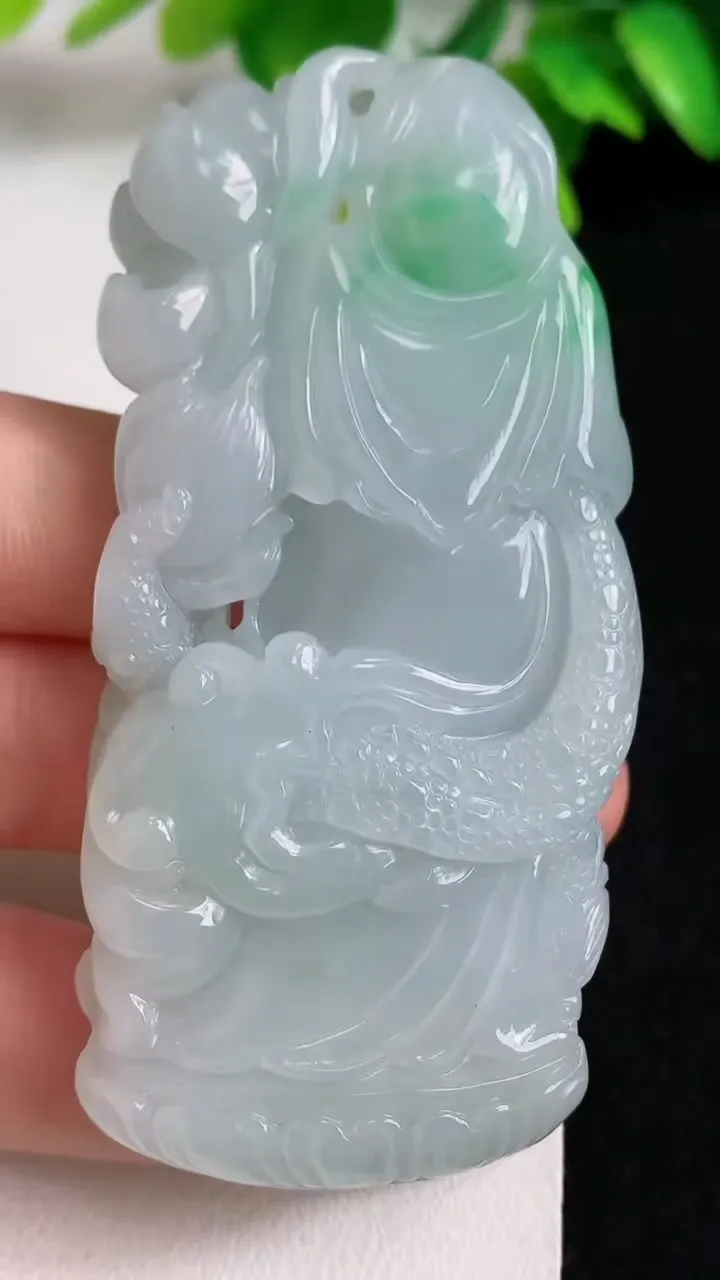 天然A货翡翠祥龙大势至观音菩萨吊坠，尺寸73.2-35-12.6，重量:55.90g
5月10日
