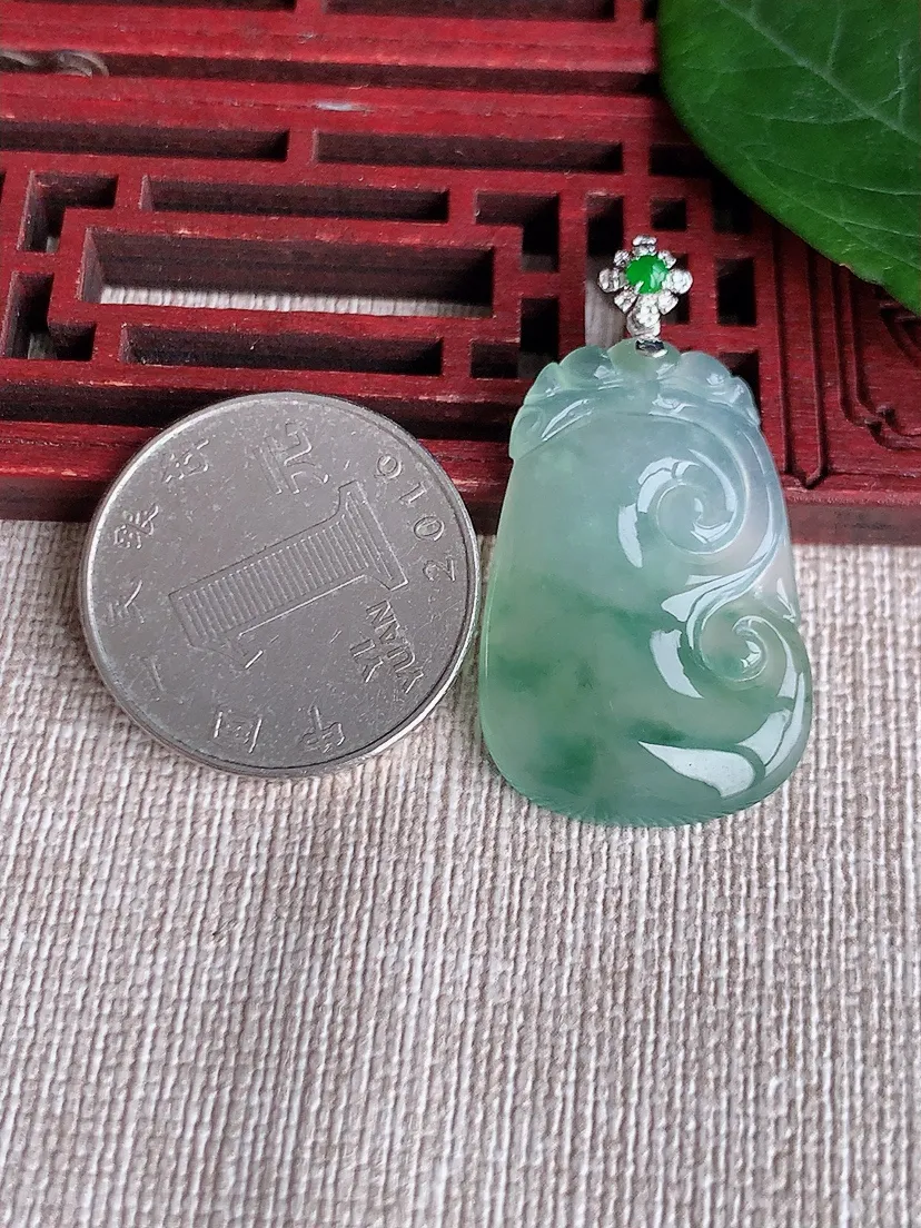 天然A货翡翠18K金扣头飘花如意吊坠尺寸38×30.5×20.7×4.5m量5.88g 0509