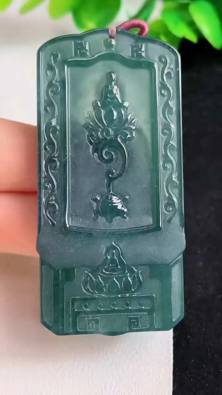 天然A货翡翠蓝水阿弥陀佛吊坠，尺寸67-32.6-7.4，重量:37.80g
5月10日