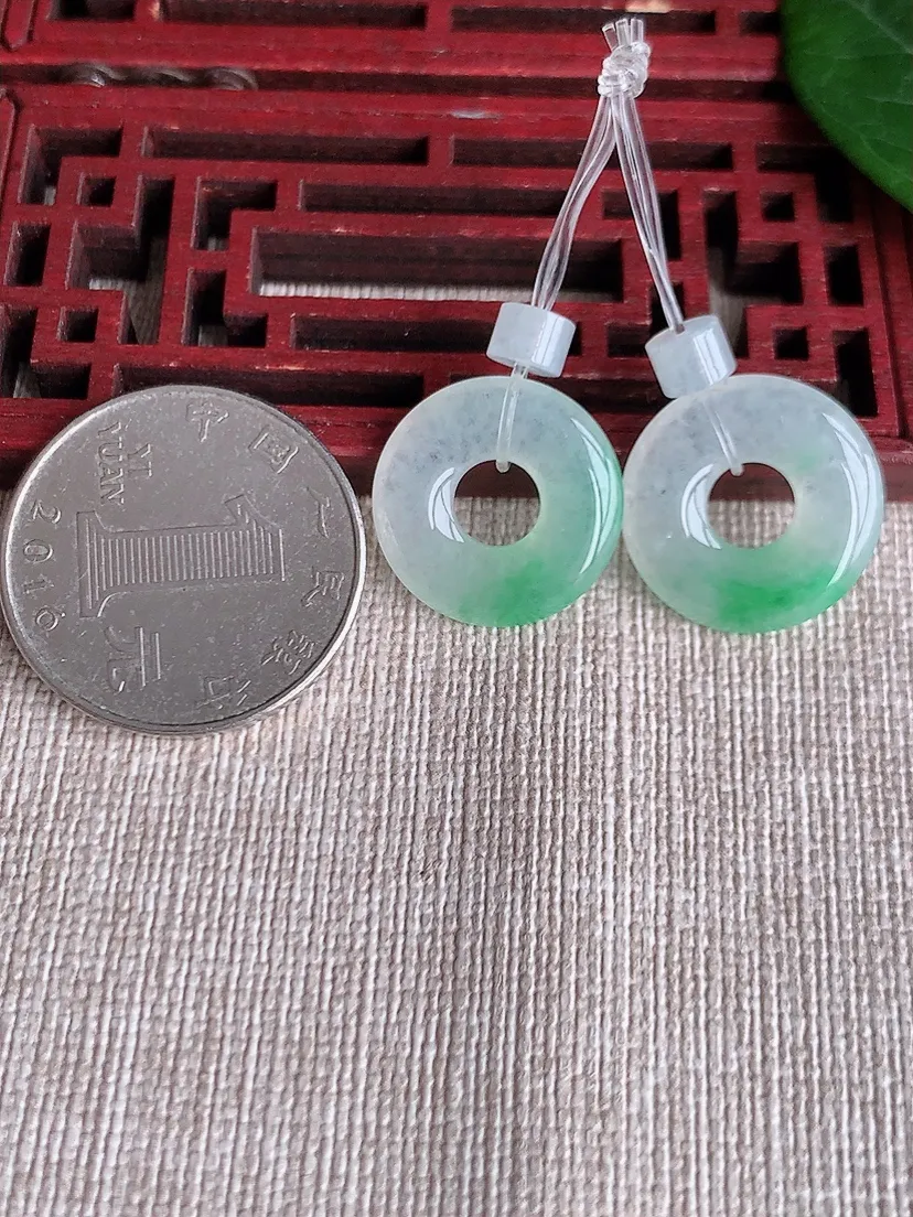天然A货翡翠飘绿平安环吊坠一对尺寸17.7×3.5m量4.70g 0509