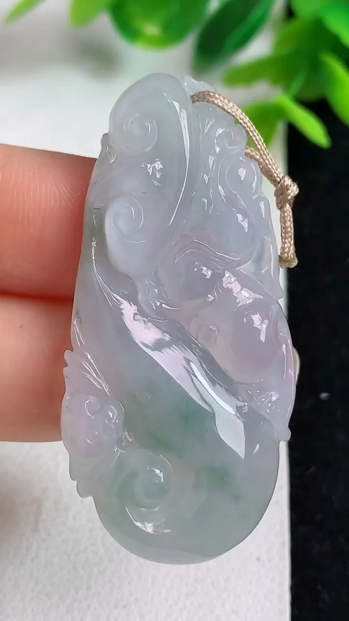 天然A货翡翠龙牌吊坠，尺寸46.6-22.5-5.7，重量:10.26g
5月10日