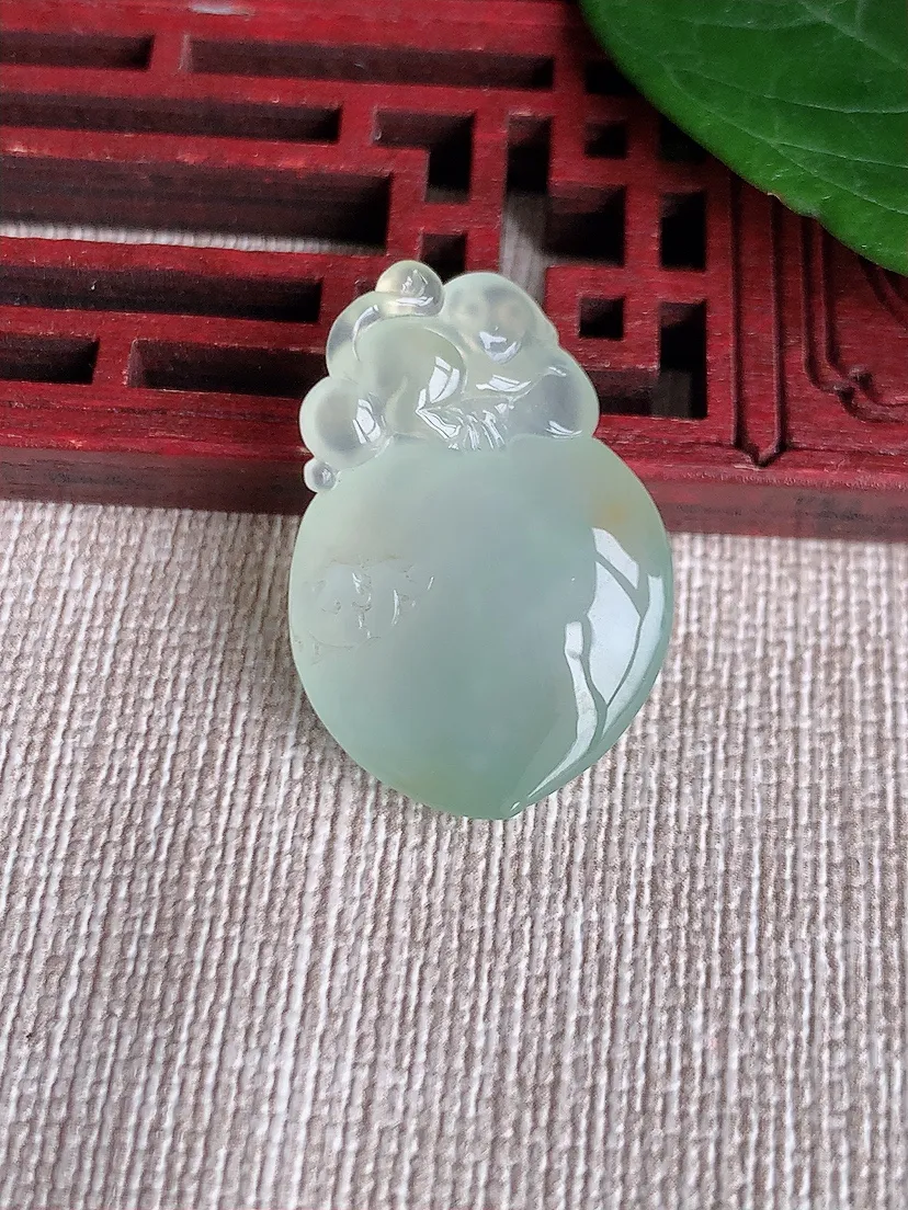 天然A货翡翠冰黄寿桃灵猴献件尺寸28×19×8m量6.33g 0509