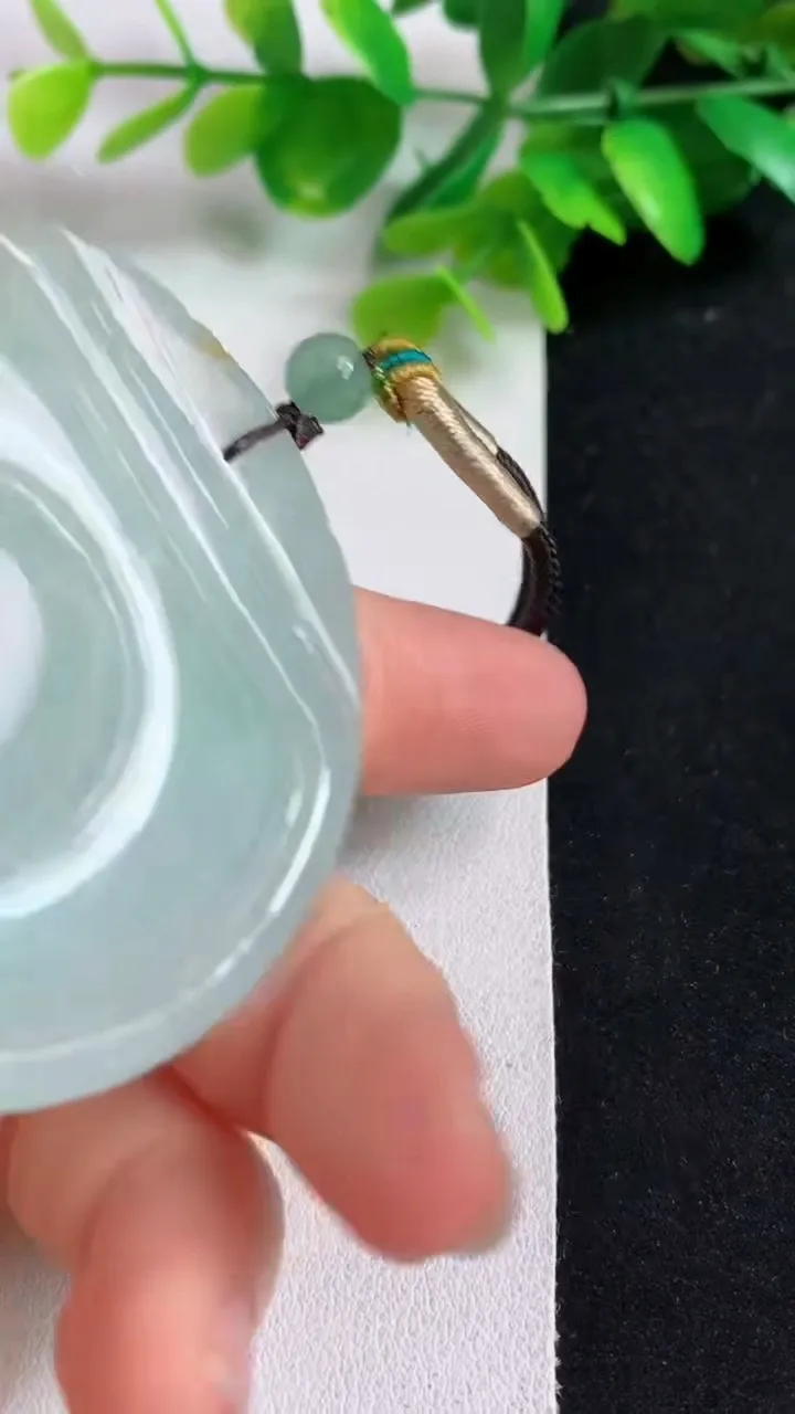 天然A货翡翠山水牌吊坠，尺寸56.7-5.3，重量:36.76g
5月10日