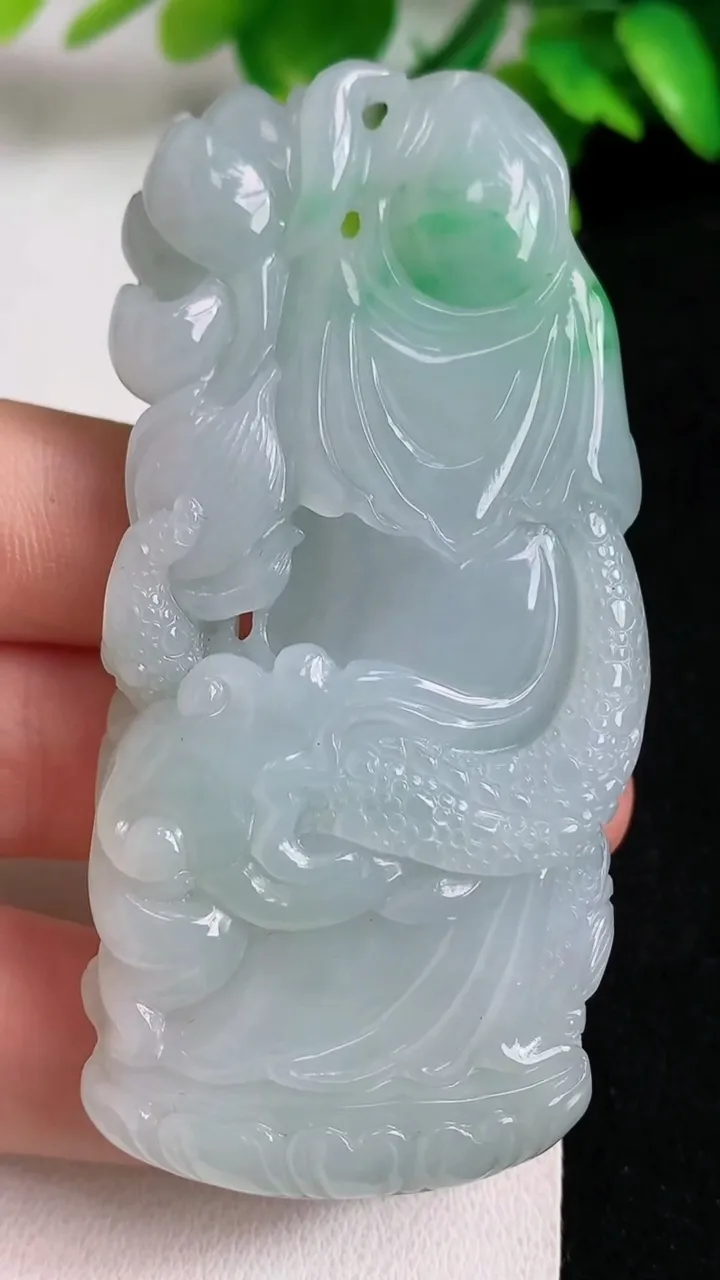 天然A货翡翠祥龙大势至观音菩萨吊坠，尺寸73.2-35-12.6，重量:55.90g
5月10日