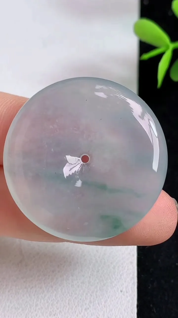 天然A货翡翠飘花平安扣吊坠，尺寸33-5.7，重:13.32g
5月10日