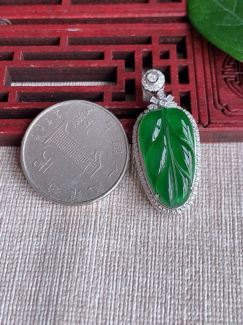 天然A货翡翠18K金伴满绿叶子金枝玉叶吊坠尺寸34×15×8.7裸石22.2×12m量5.00g 0508
