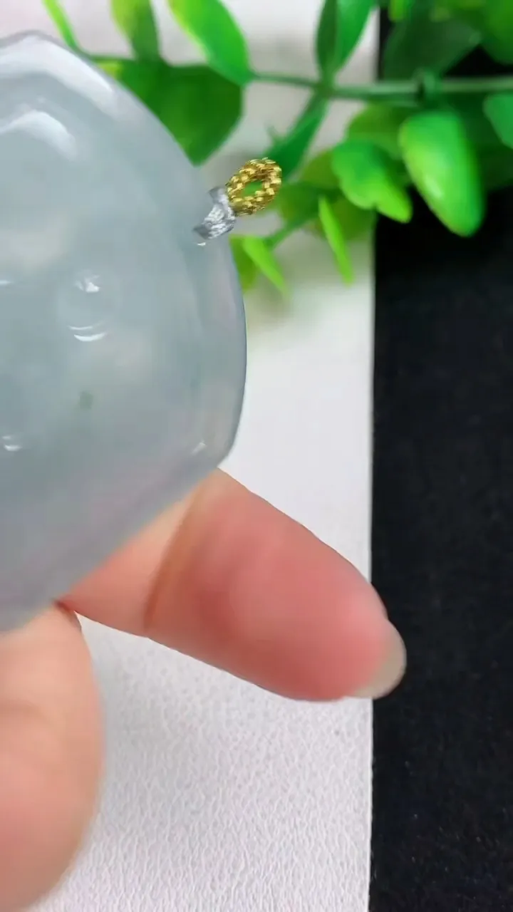 天然A货翡翠文殊菩萨吊坠，尺寸56.2-44.8-7.3，重量:38.50g
5月11日