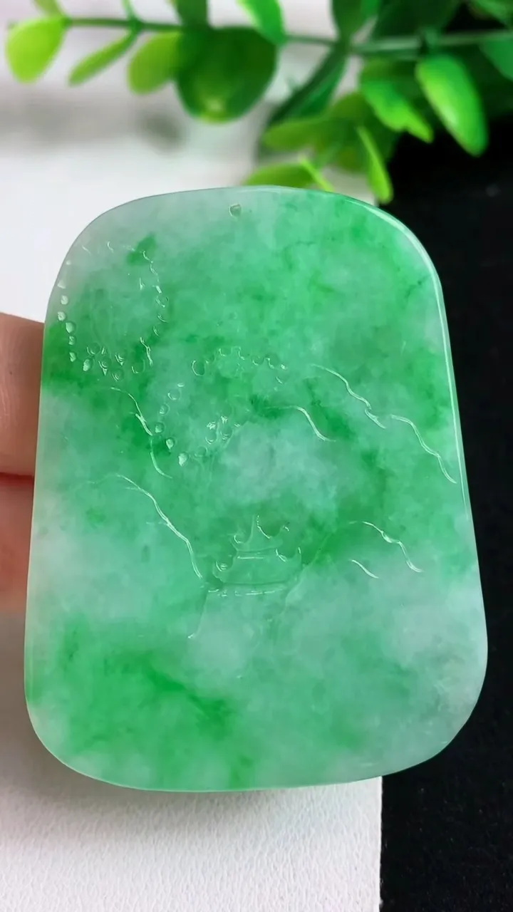 天然A货翡翠山水牌吊坠，尺寸59.8-46-5，重量:33.30g
5月11日
