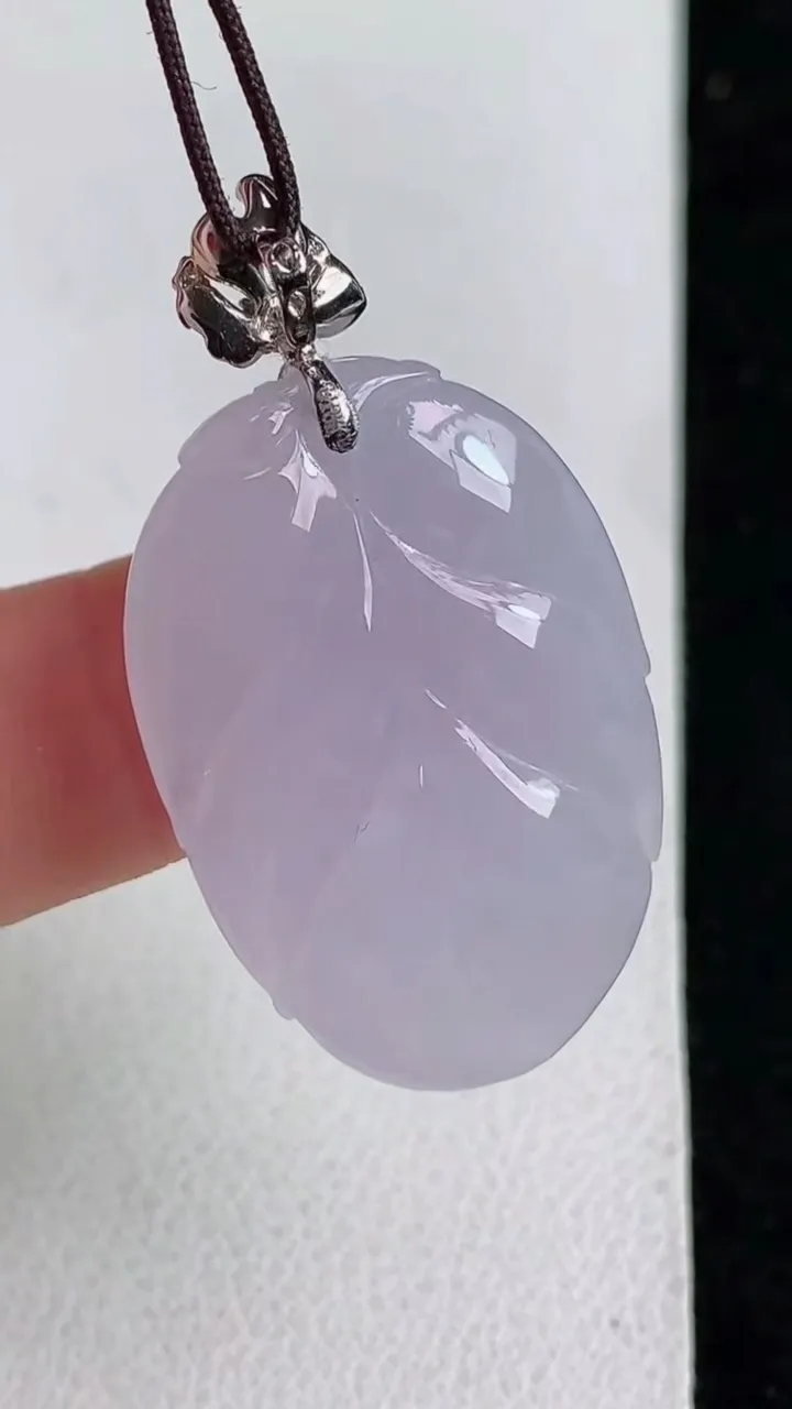 天然A货翡翠k金紫罗兰金枝玉叶 叶子吊坠，尺寸30.4-20.6-7.6，重量:9.24g
5月11日