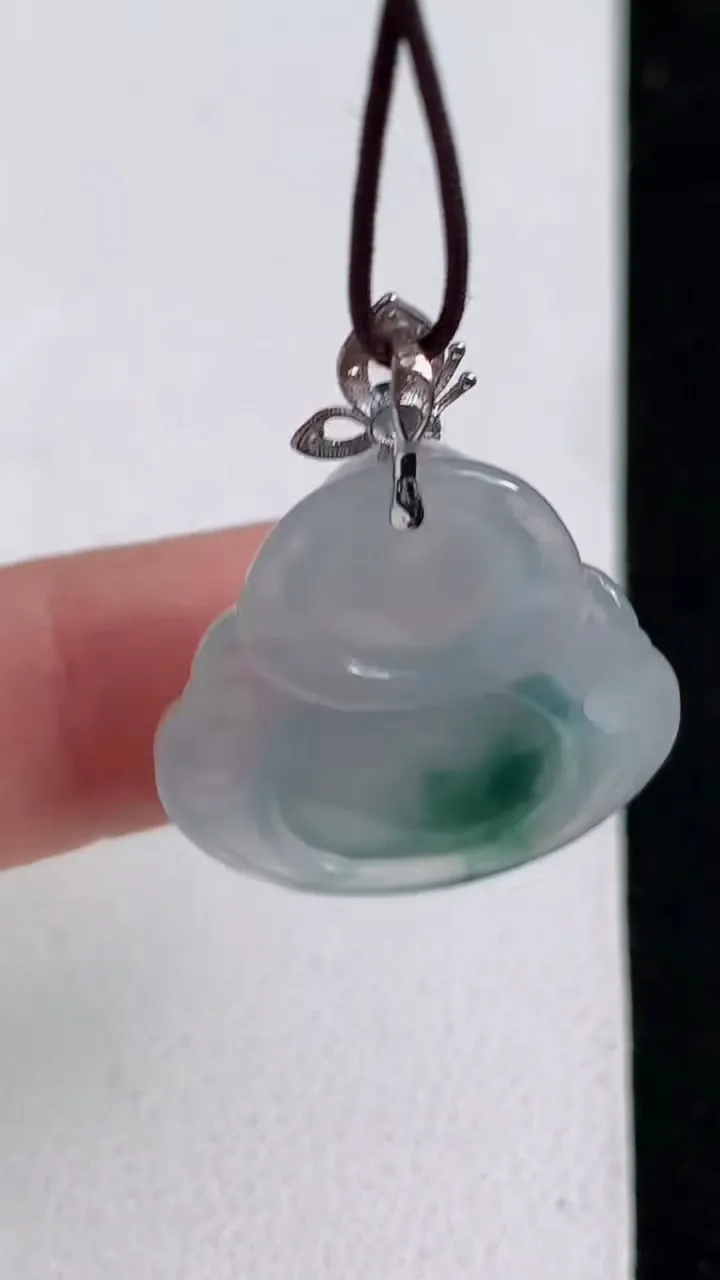 天然A货翡翠飘花佛公吊坠，尺寸21.4-22.2-6，重量:4.39g
5月11日