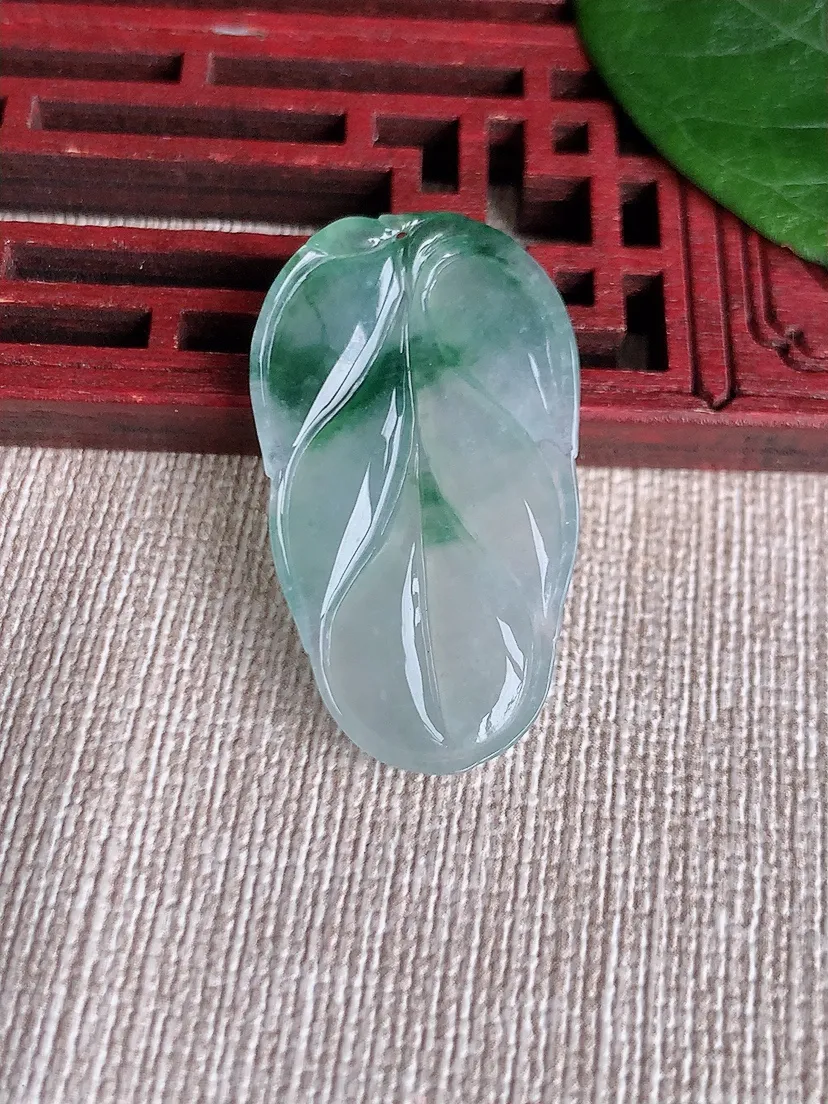 天然A货翡翠飘花叶子金枝玉叶吊坠尺寸34.2×19.6×4m量4.82g 0511