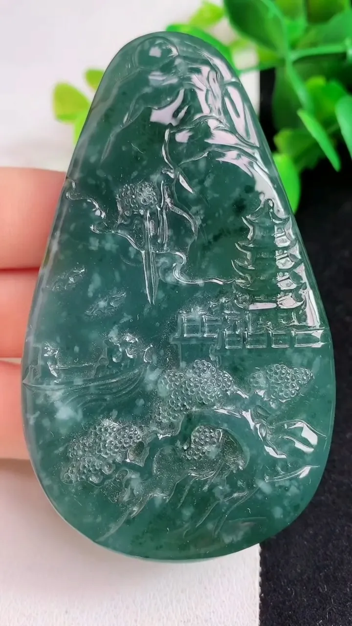 天然A货翡翠蓝水山水牌吊坠，尺寸80-46.8-8.6，重:69.16g
5月11日