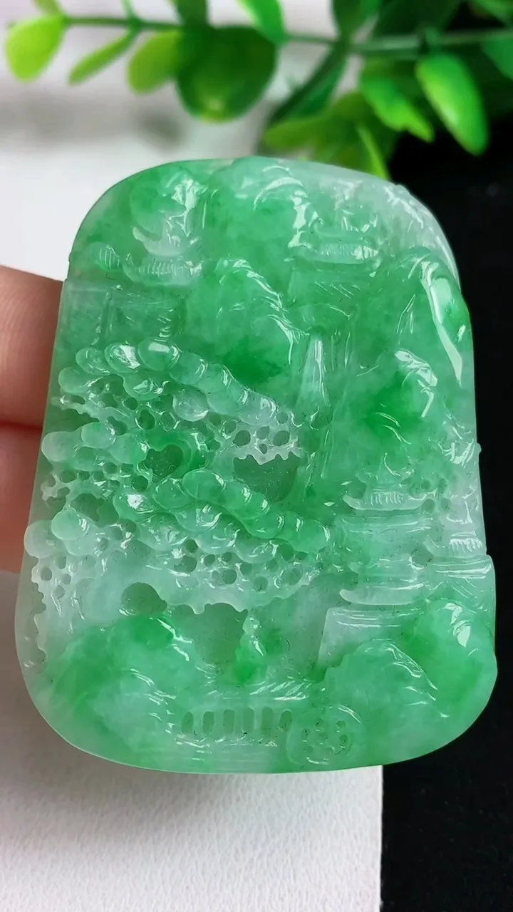 天然A货翡翠山水牌吊坠，尺寸59.8-46-5，重量:33.30g
5月11日