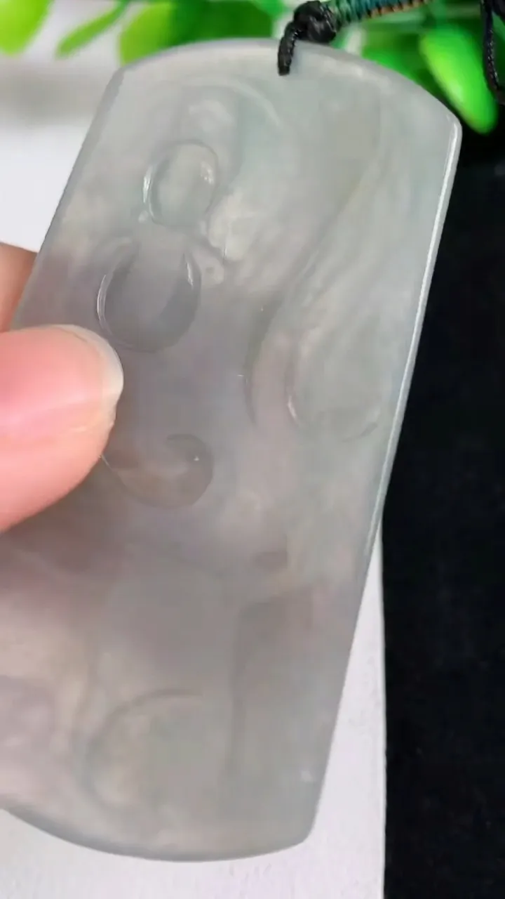 天然A货翡翠文殊菩萨吊坠，尺寸67.5-39-5.2，重量:30.64g
5月11日