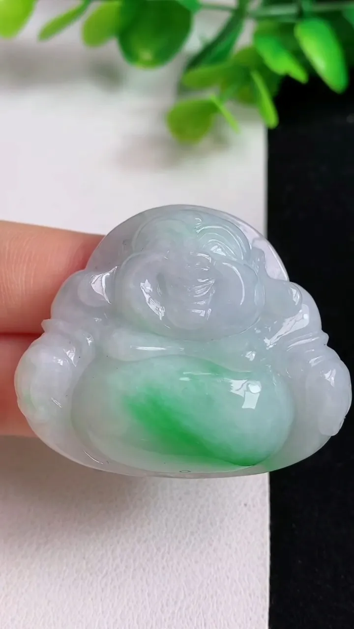 天然A货翡翠佛公吊坠，尺寸37.3-45.2-11.8，重量:33.46g
5月11日