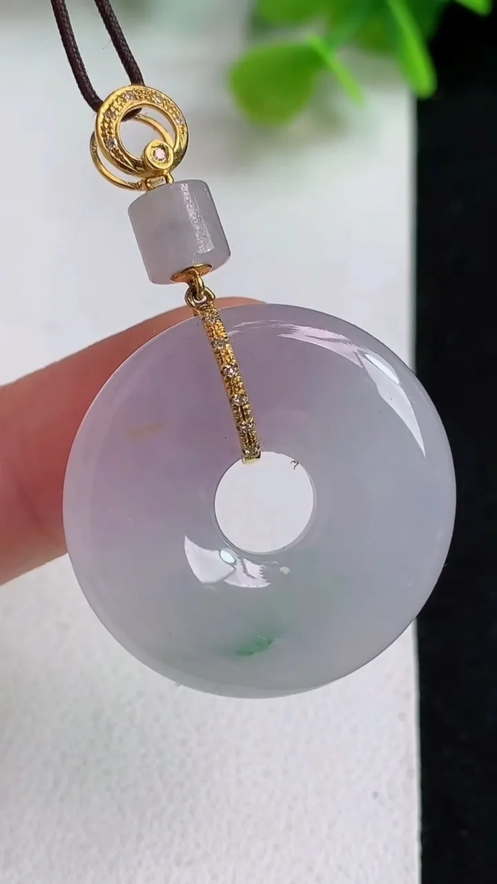天然A货翡翠平安环吊坠，尺寸27.4-5，重量:8.95g
5月11日
