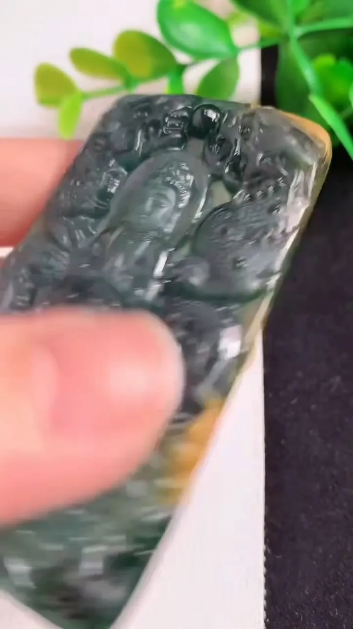 天然A货翡翠蓝水双彩九龙至尊 观音菩萨吊坠，尺寸69-49-7.3，重:41.10g
5月11日
