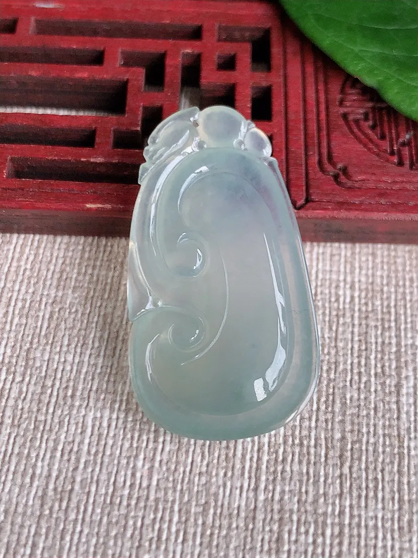 天然A货翡翠晴水如意吊坠尺寸36.7×20×5m量5.93g 0511