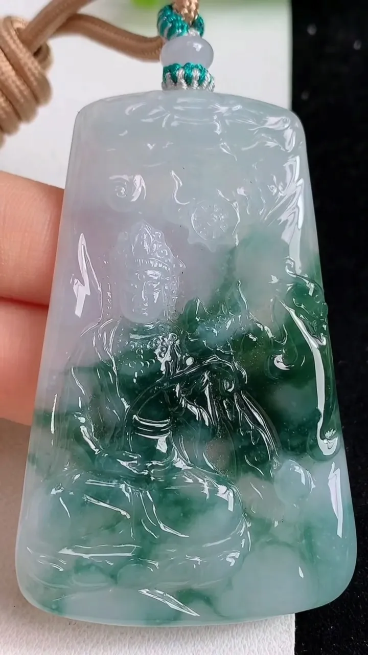 天然A货翡翠飘花大势至观音菩萨吊坠，尺寸66.4-41-4.6，重量:38.05g
5月11日