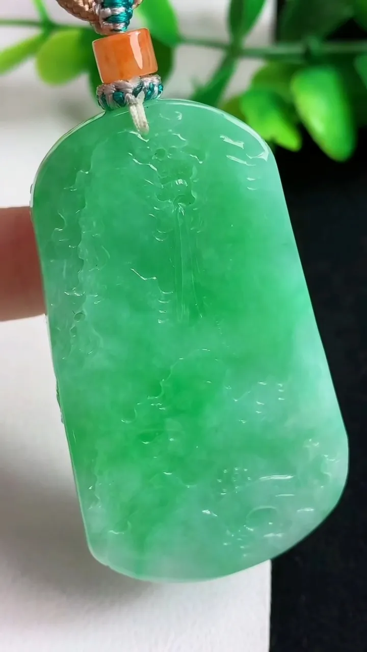 天然A货翡翠山水牌吊坠，尺寸58-33-10.6，重量:52.20g
5月11日
