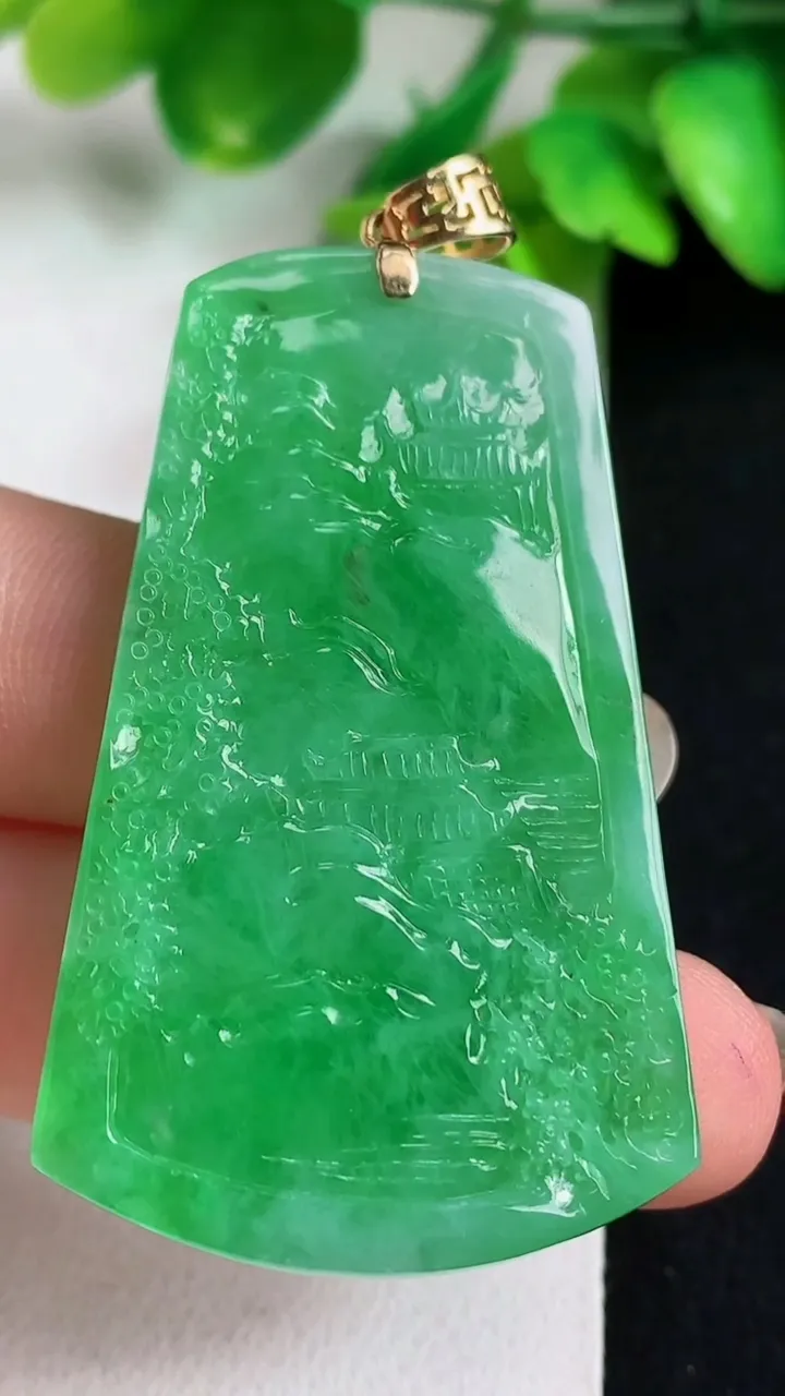 天然A货翡翠山水牌吊坠，尺寸47.5-29.8-5.6，重量:16.10g
5月11日