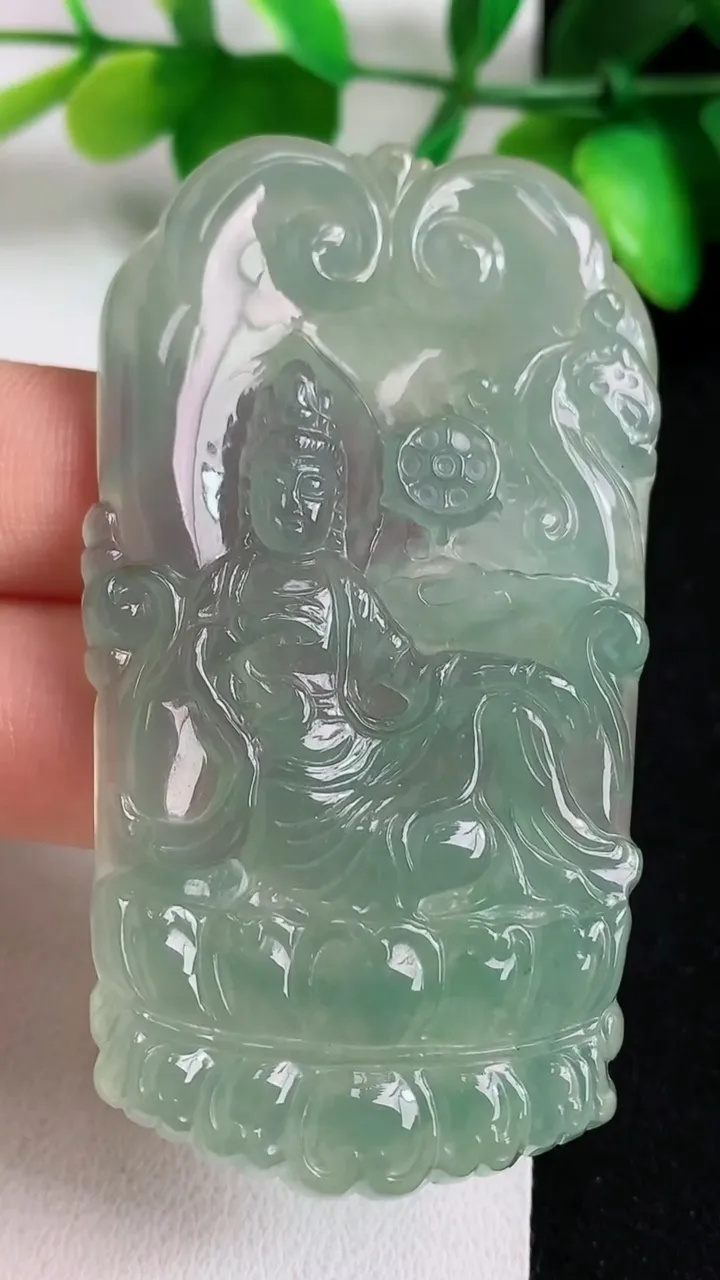 天然A货翡翠观音菩萨吊坠，尺寸66.3-34-5.6，重量:30.30g
5月11日