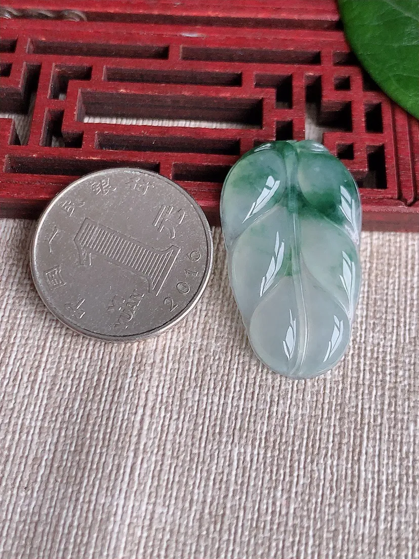 天然A货翡翠飘花叶子金枝玉叶吊坠尺寸34.2×19.6×4m量4.82g 0511