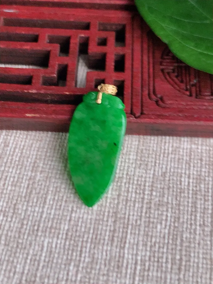 天然A货翡翠18K金扣头满绿福瓜吊坠尺寸25×11.6×2m量1.45g 0510