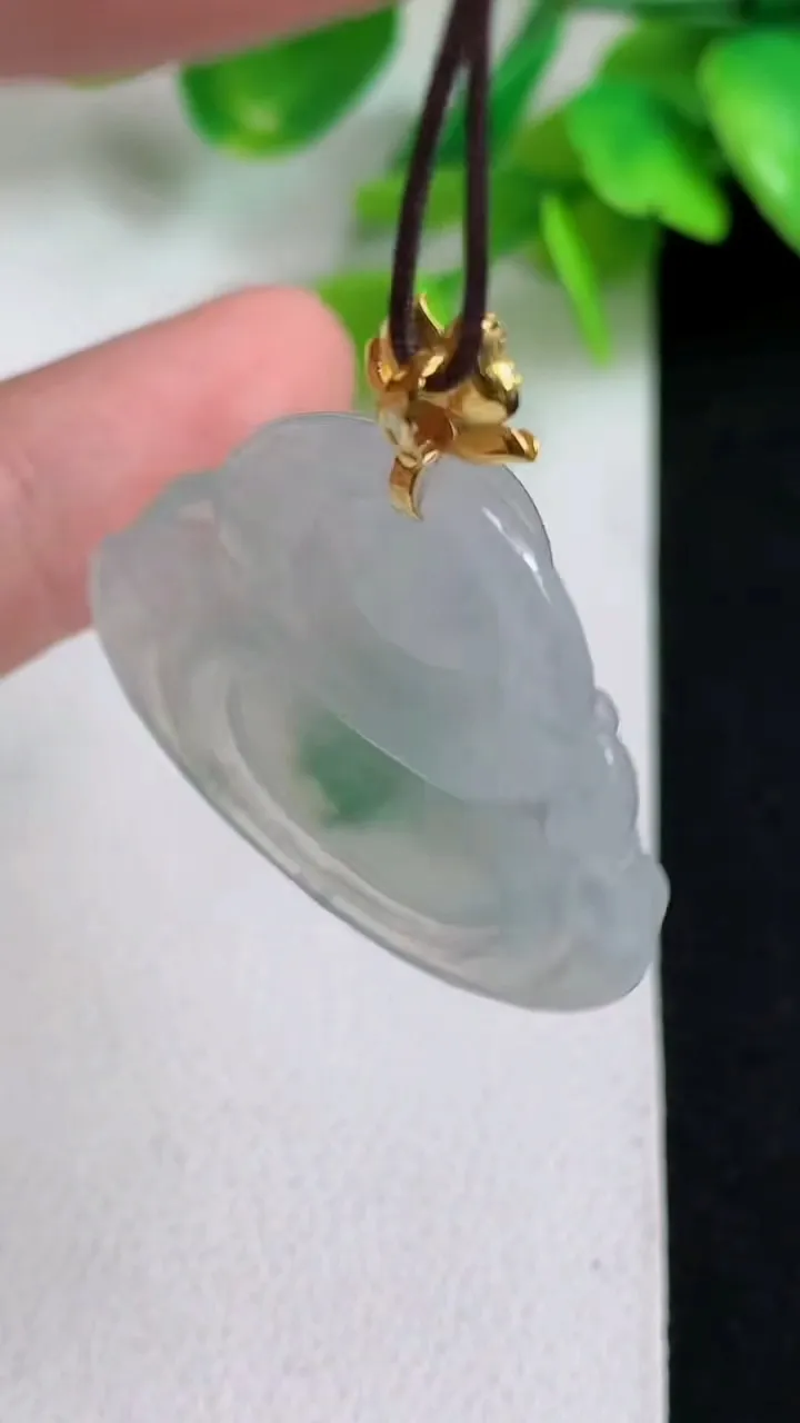 天然A货翡翠飘花佛公吊坠，尺寸26.7-31-5.3，重量:7.00g
5月11日